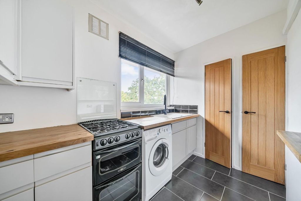 Property photo 3 of 13 1333899-5-688d07c0B0296.Jpg