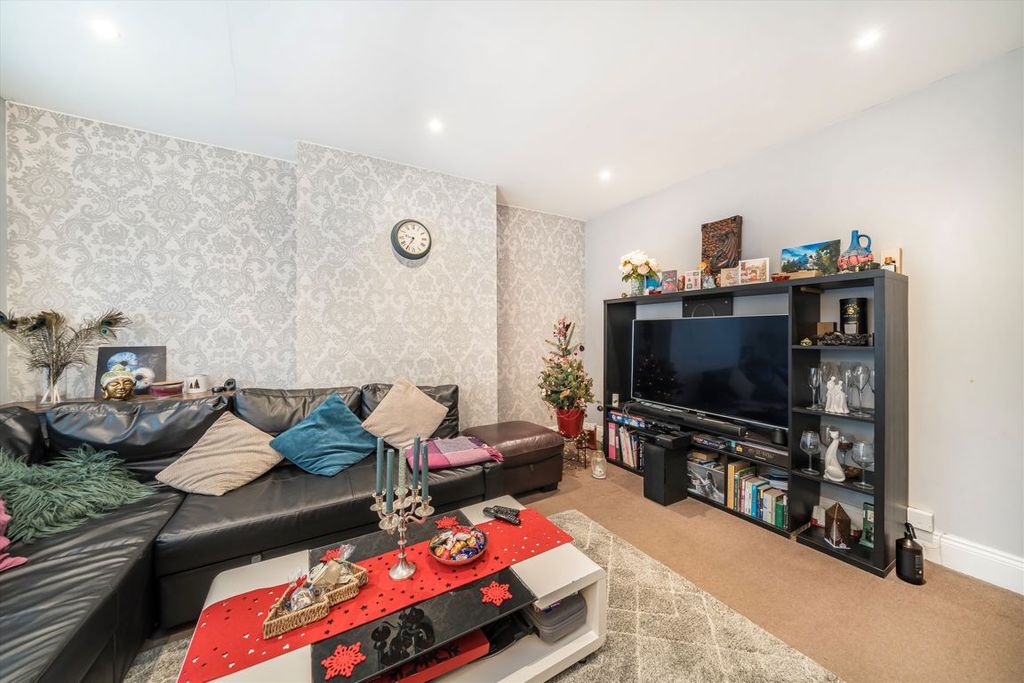 Property photo 3 of 13