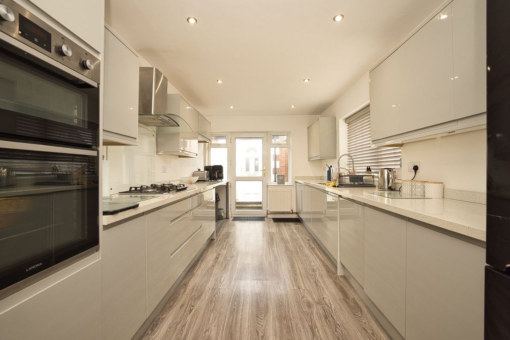 Property photo 3 of 20 Picture 3