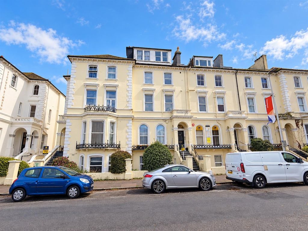Property photo 1 of 10 Hyde Gardens 001.Jpg