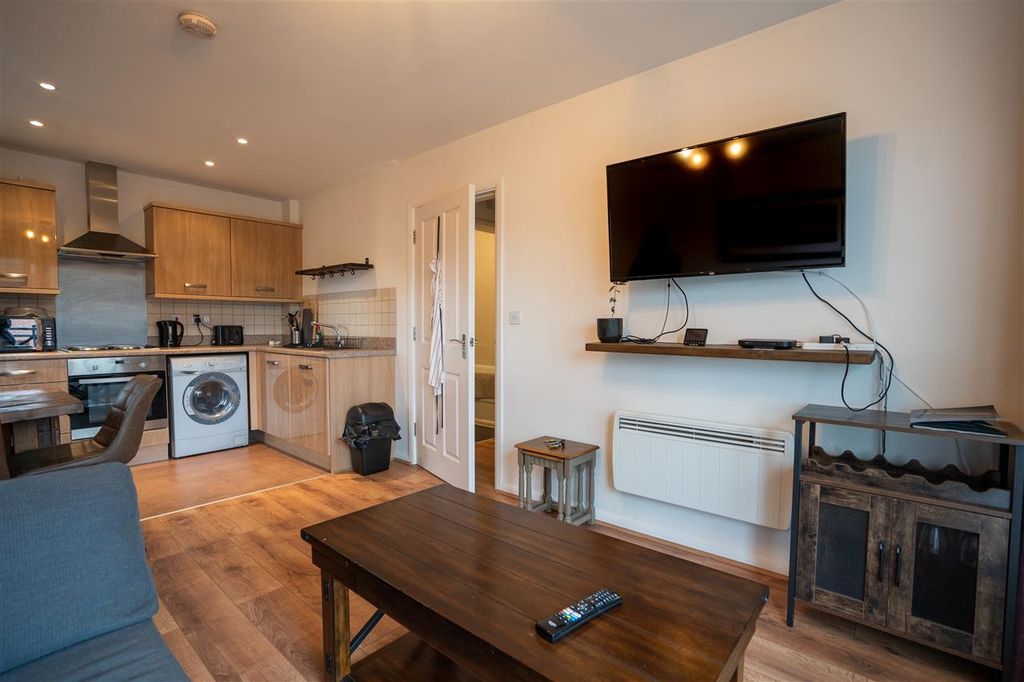 Property photo 2 of 11