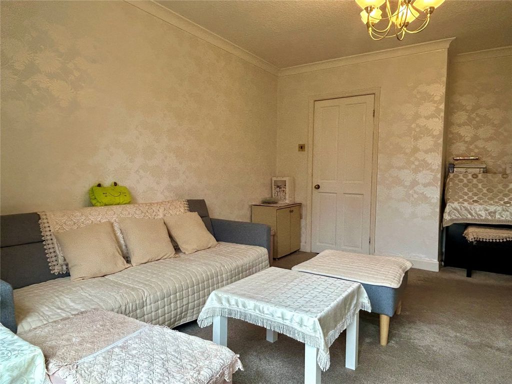 Property photo 3 of 18 Living Room