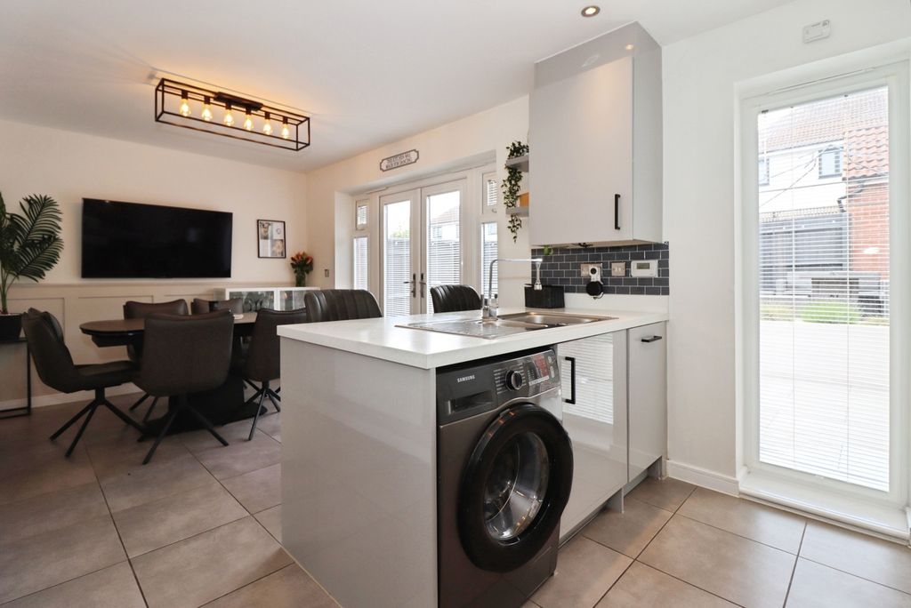 Property photo 3 of 24 Pbox-Img.Jpg