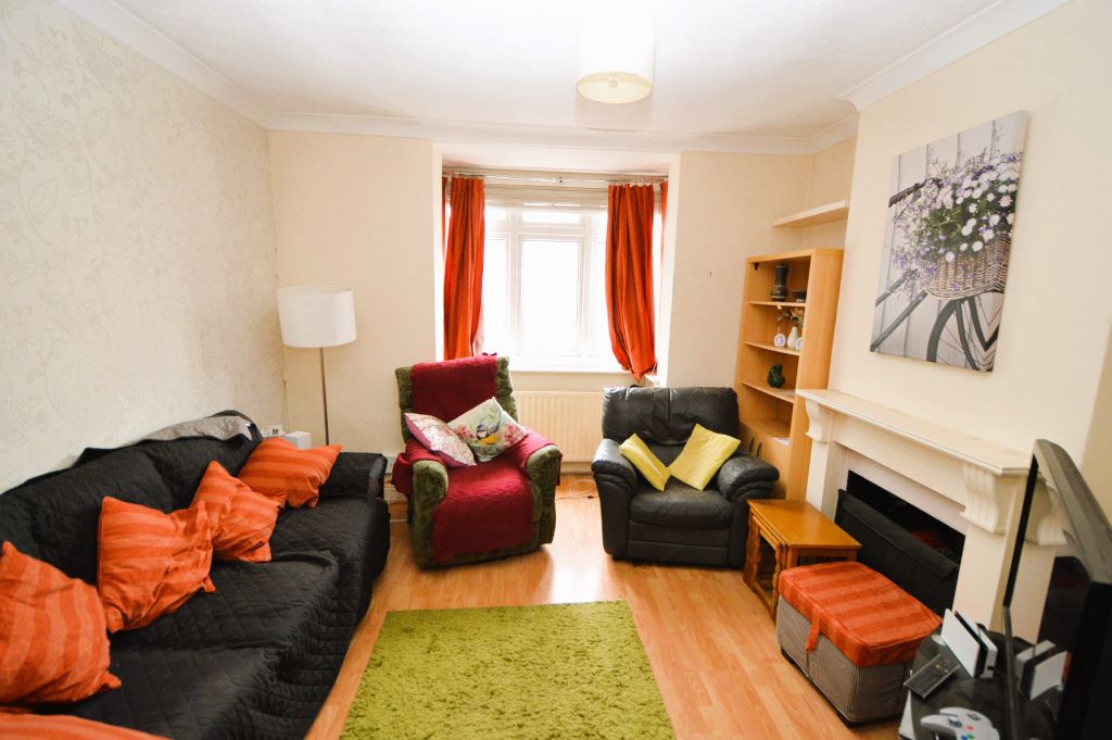Property photo 3 of 17 Lounge