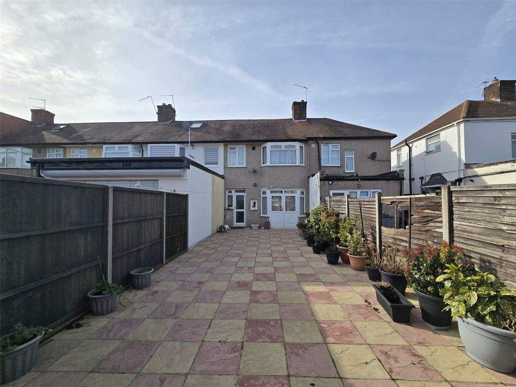 Property photo 2 of 11 Garden