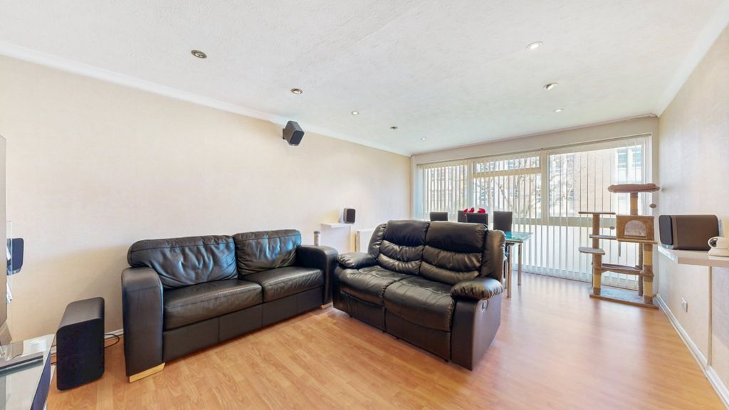 Property photo 3 of 11 Picture No. 13