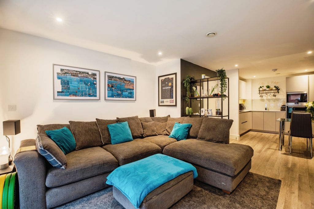 Property photo 1 of 14 Open Plan Living