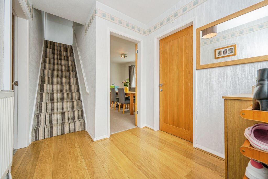 Property photo 2 of 20 Entrance Hall
