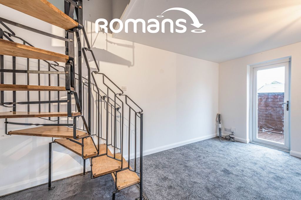 Property photo 3 of 10 Lounge B