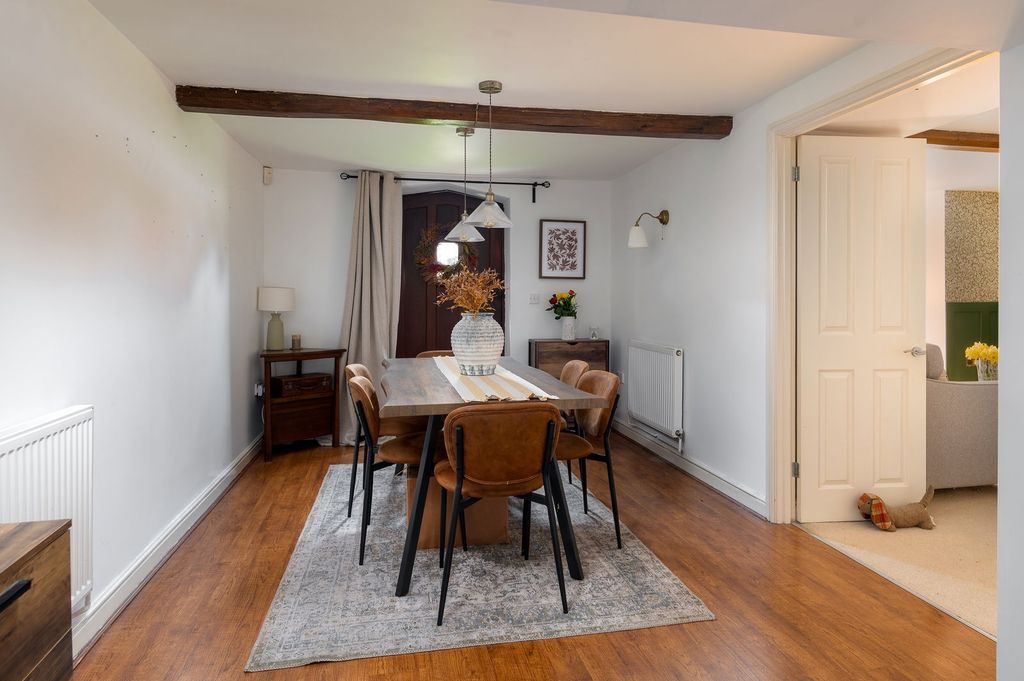 Property photo 3 of 28