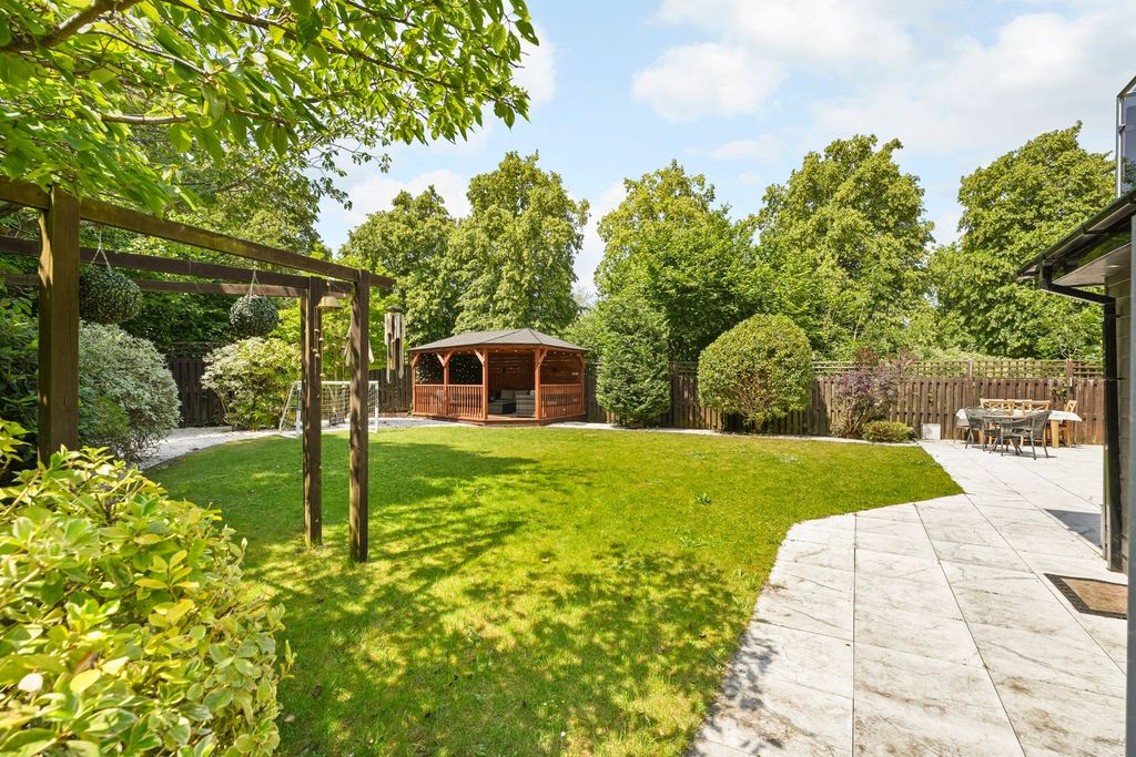 Property photo 2 of 36
