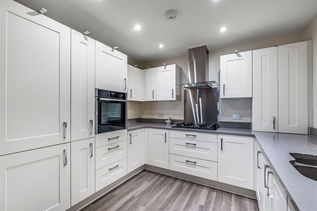Property photo 2 of 14 2-Reeves-House-Ext-2.Jpg