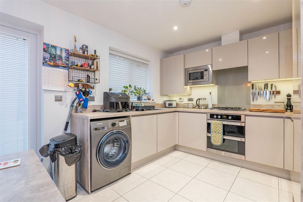 Property photo 3 of 18 Kitchen/Diner