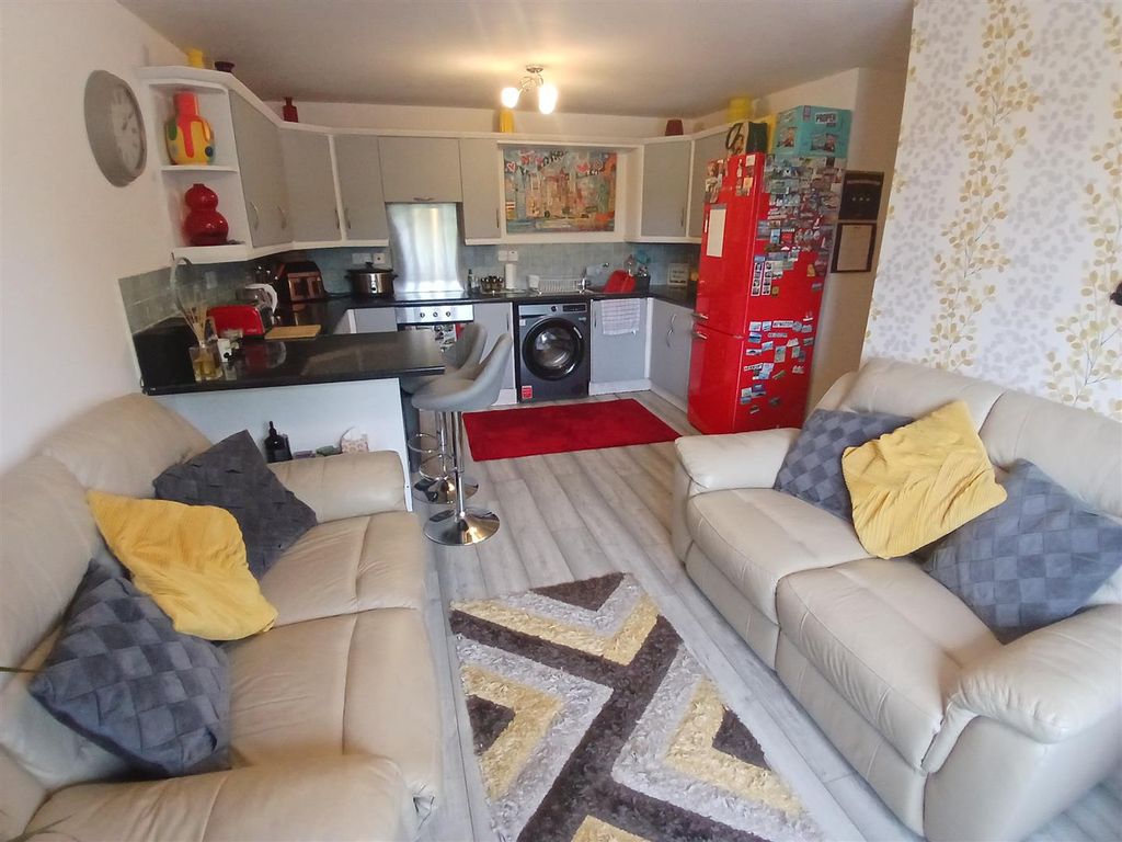 Property photo 3 of 18