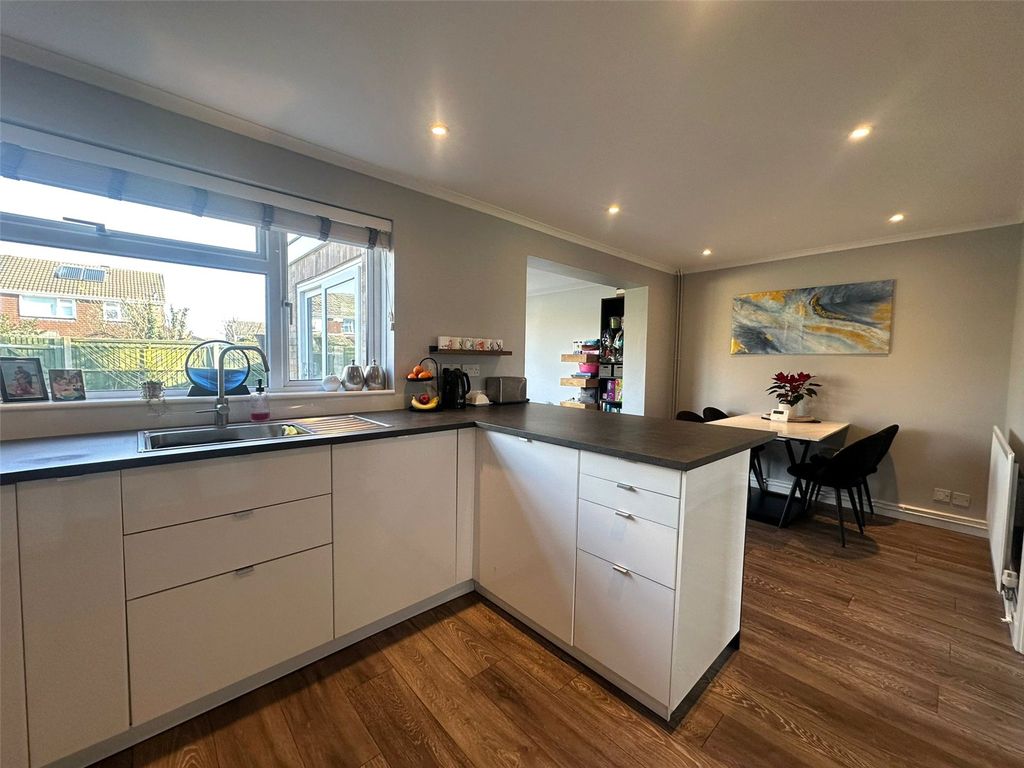 Property photo 2 of 13 Picture No. 18