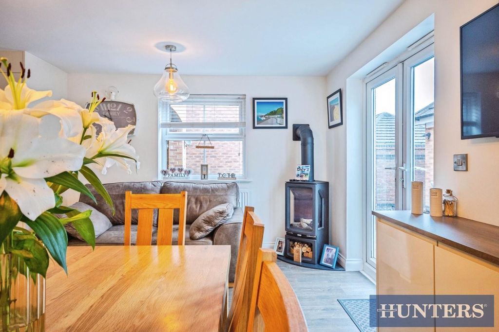 Property photo 2 of 29 Kitchen