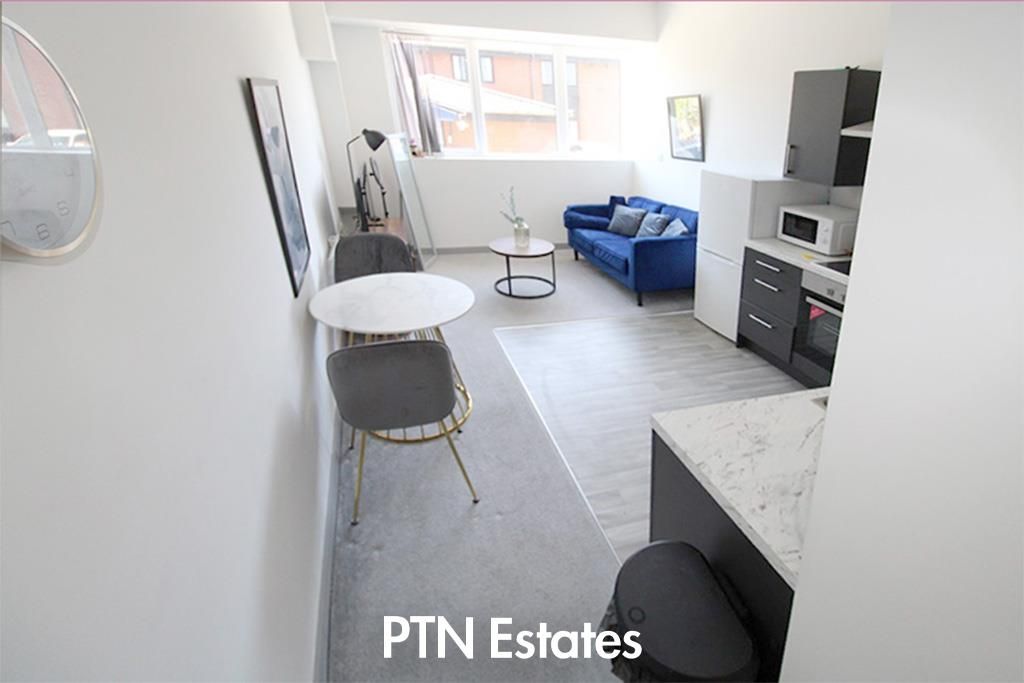 Property photo 3 of 8 Lounge 2 Light .Jpg