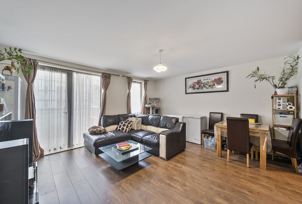 Property photo 3 of 10 1325715-11-687A37...