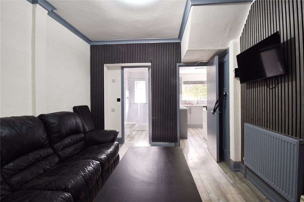 Property photo 2 of 14 Picture No. 24