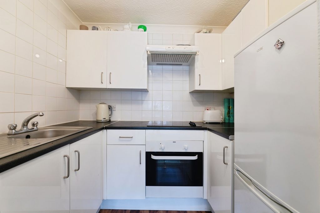 Property photo 2 of 15 Kitchen
