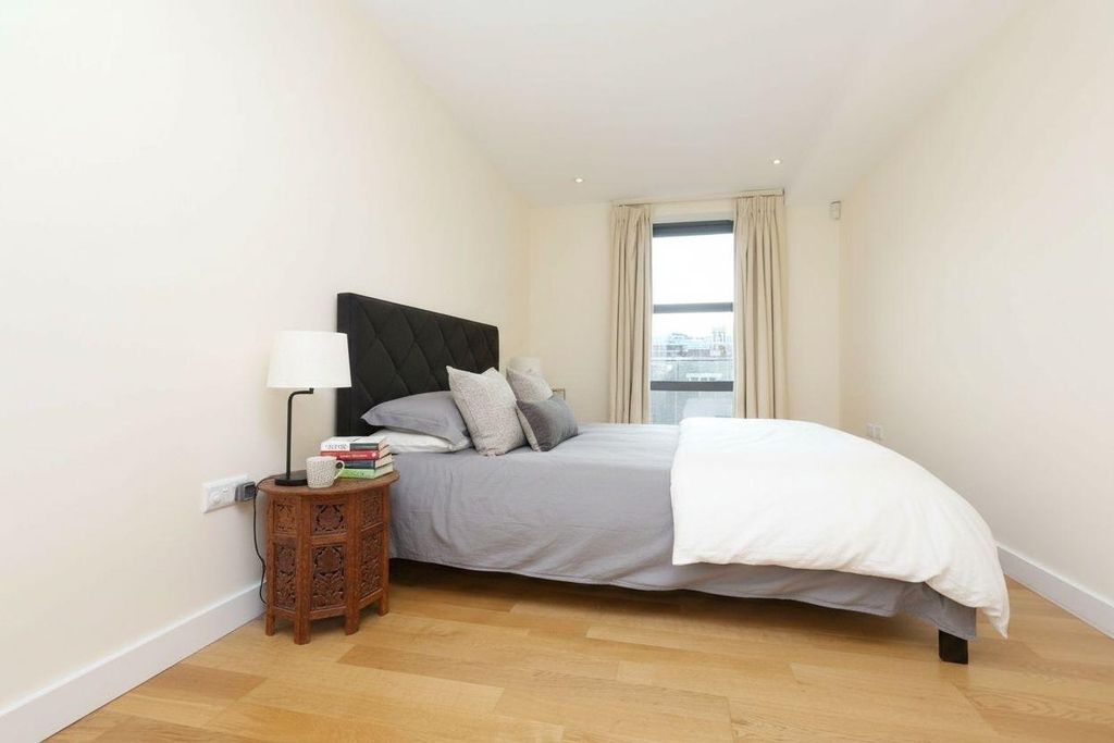Property photo 3 of 6 Bedroom