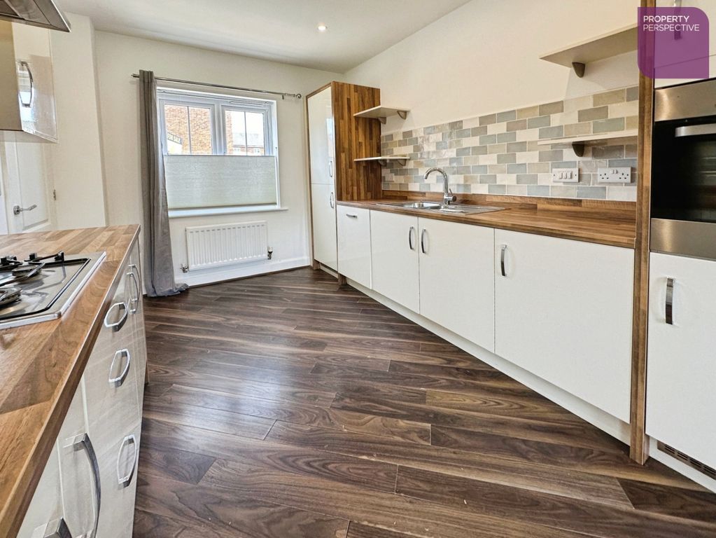 Property photo 3 of 14 Dining Kitchen