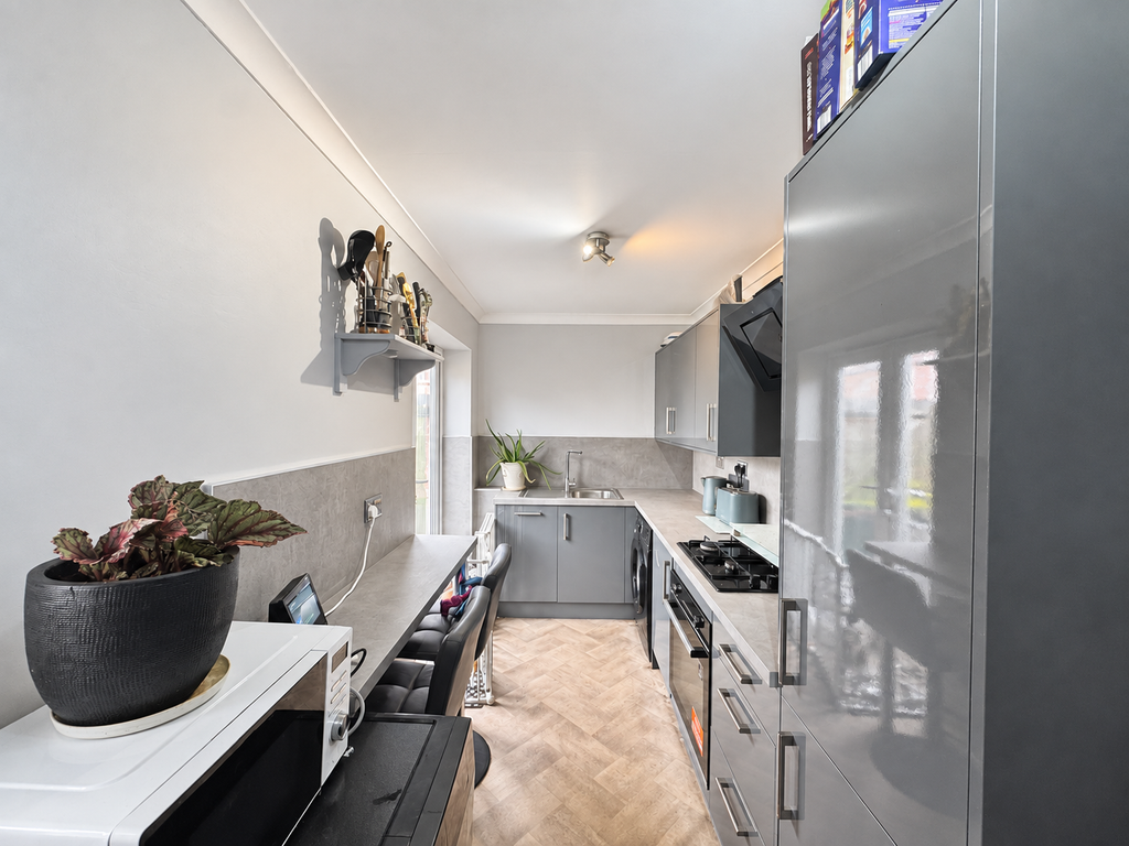 Property photo 3 of 10 Kitchen