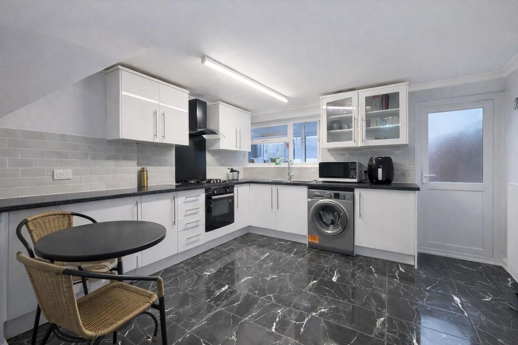 Property photo 2 of 21 429F523F-A491-4516-A0B9-B4d495Fc815F.Png