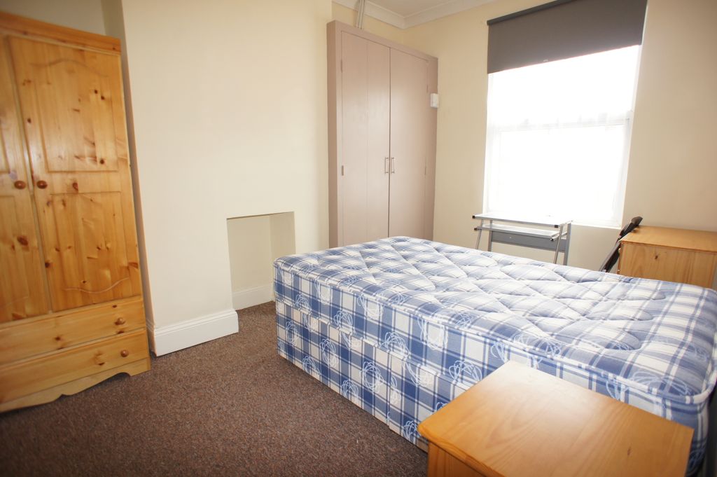 Property photo 2 of 18 Bedroom