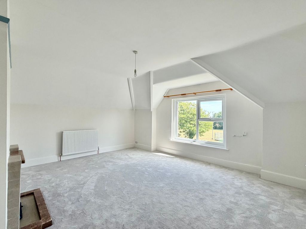 Property photo 2 of 25
