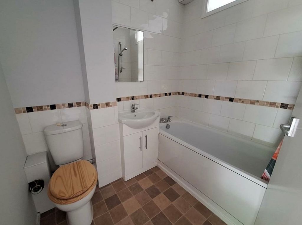 Property photo 3 of 3