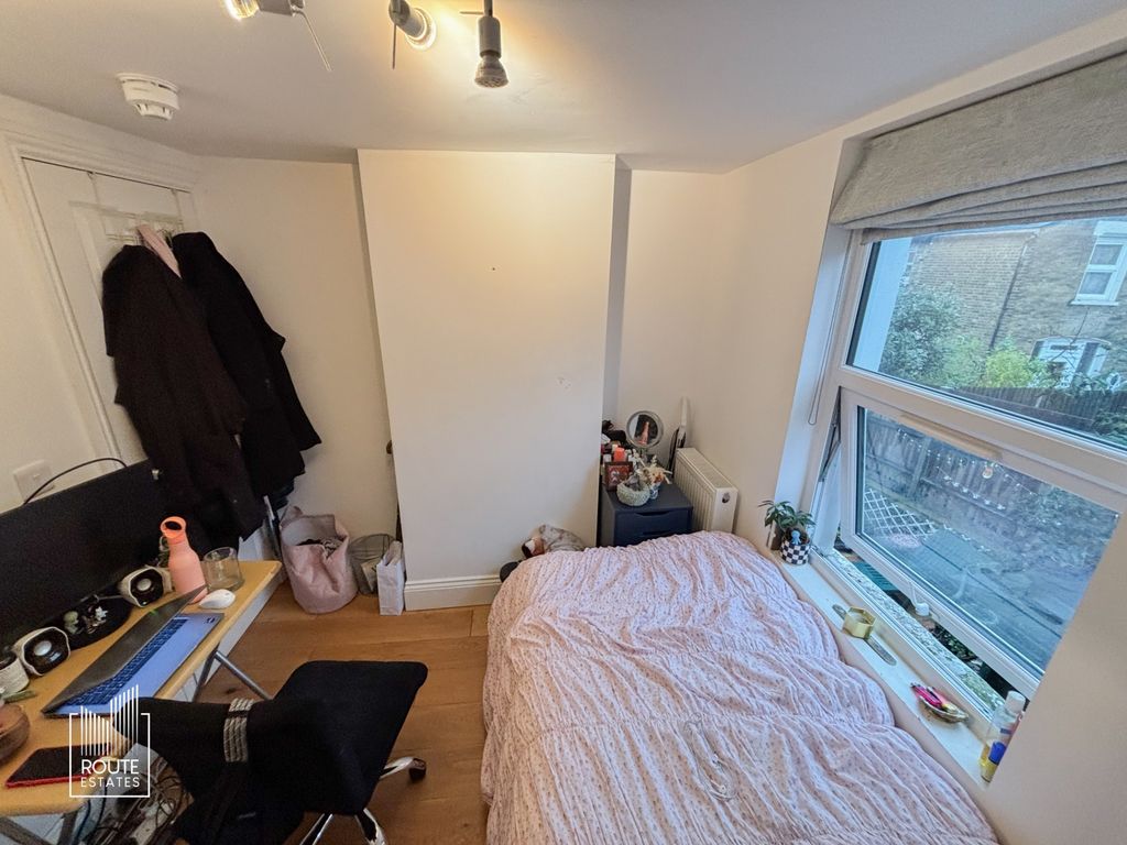 Property photo 1 of 10 Photo 9