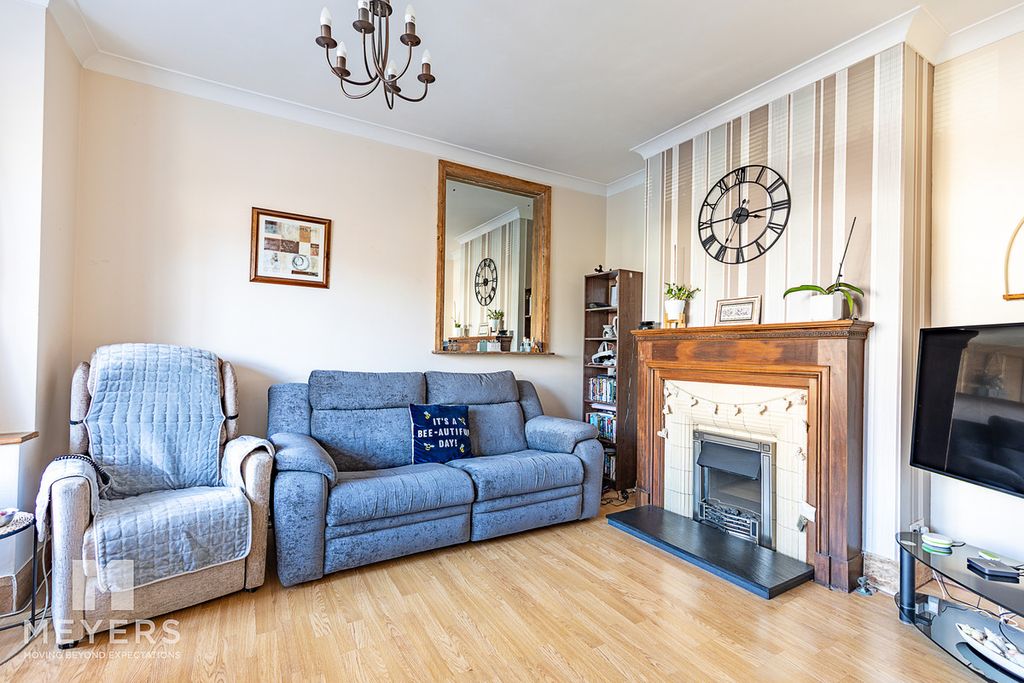 Property photo 3 of 18