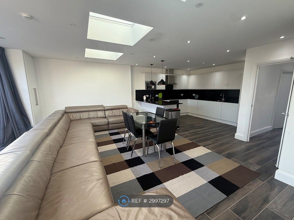 Property photo 1 of 2