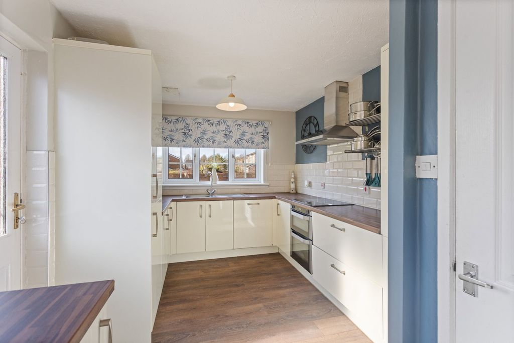 Property photo 3 of 27