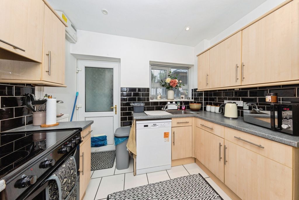 Property photo 2 of 17 Pbox-Img.Jpg