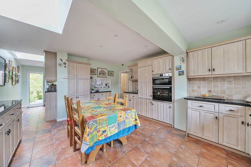 Property photo 3 of 18 1327913-8-687A4Ef...