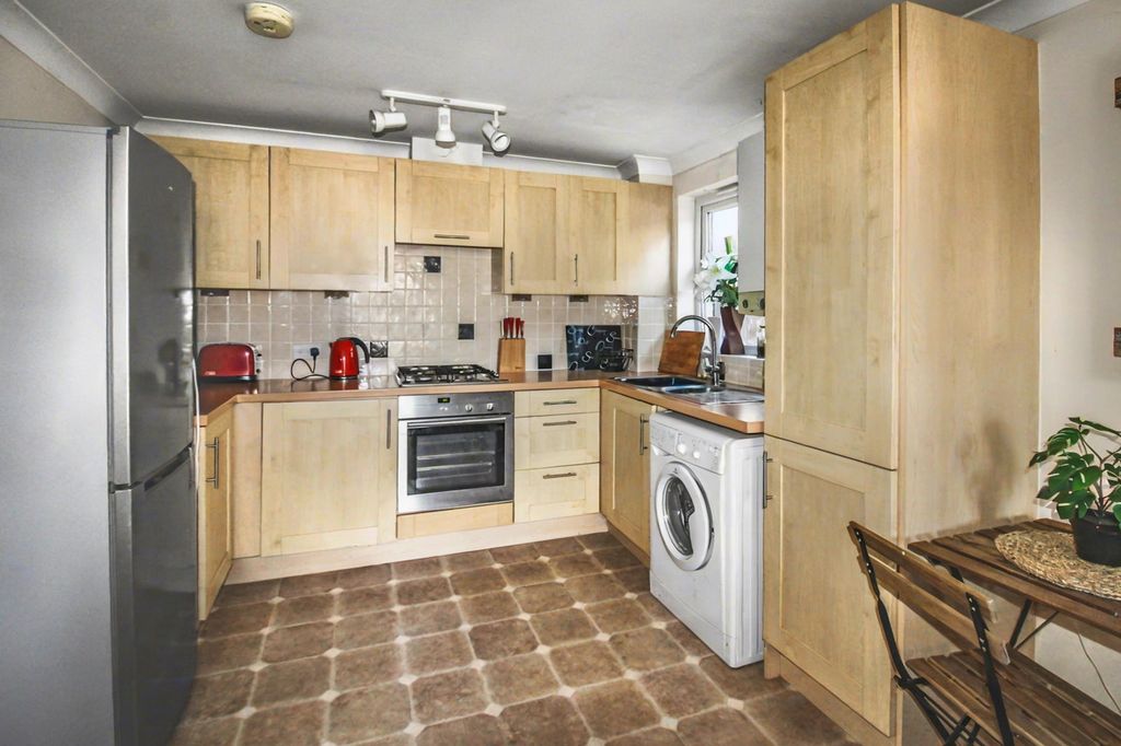 Property photo 3 of 8
