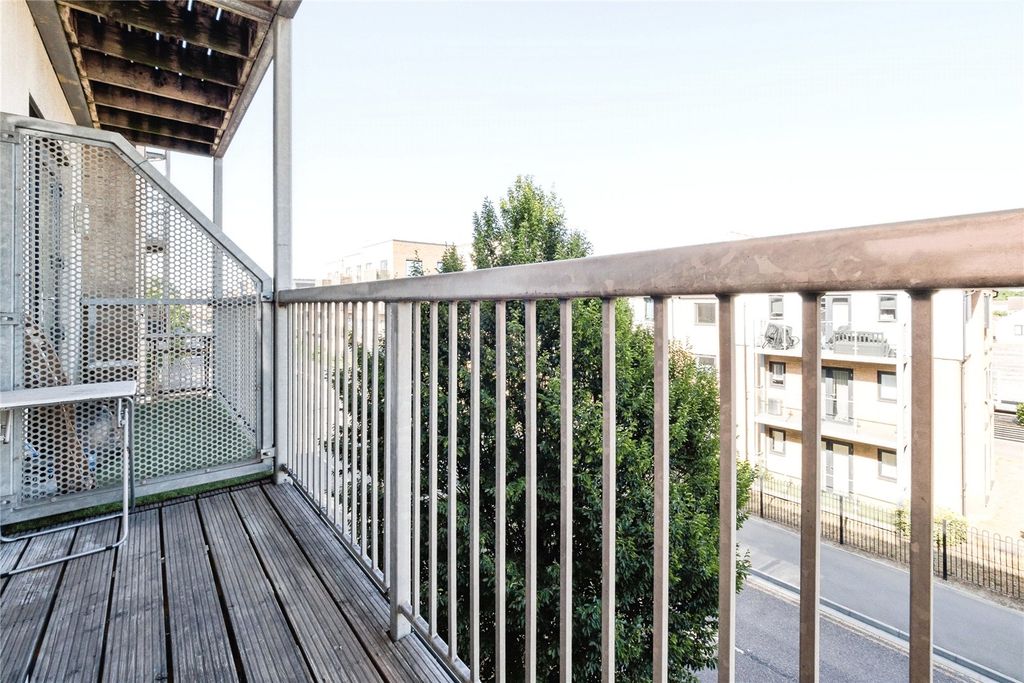 Property photo 2 of 9 Balcony