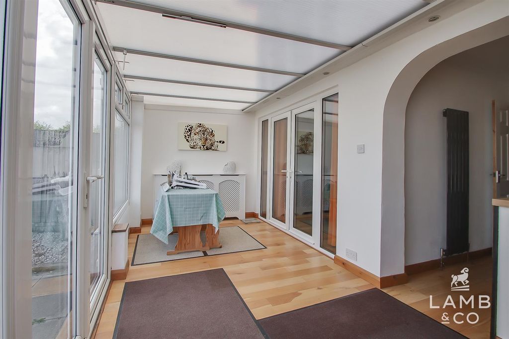 Property photo 3 of 18 Conservatory