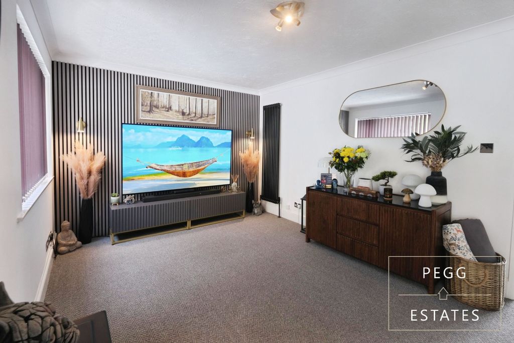 Property photo 3 of 34