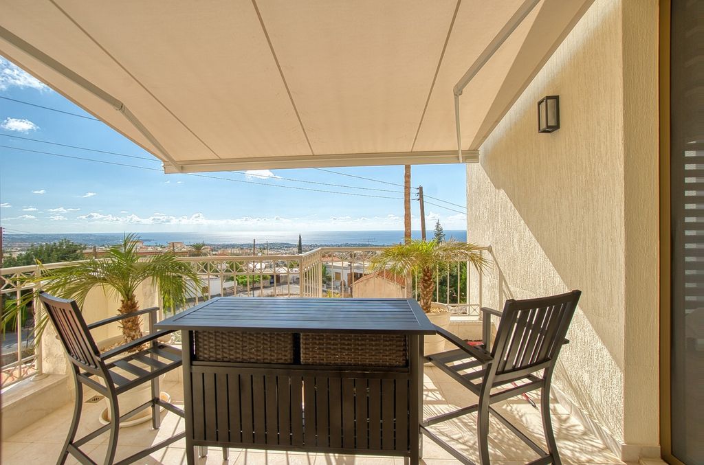 Property photo 3 of 39