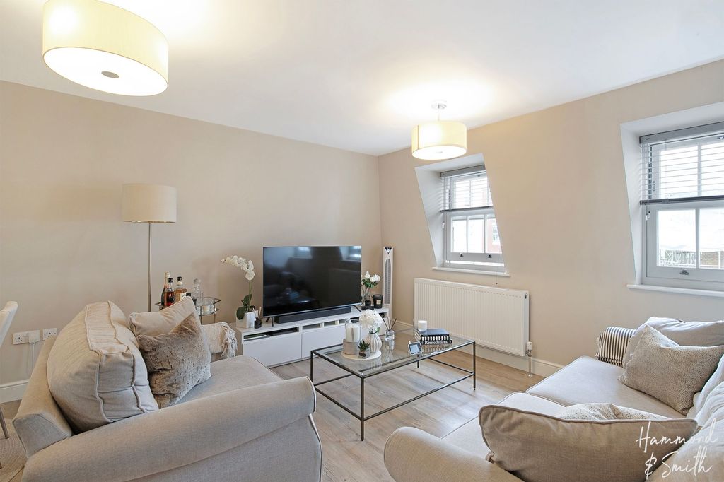 Additional image 10 of 2 bed flat for saleHemnall Street, Epping CM16