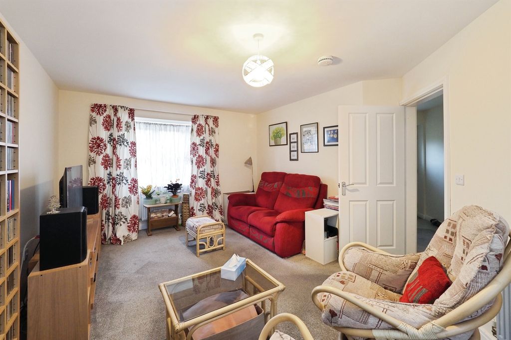 Property photo 2 of 16