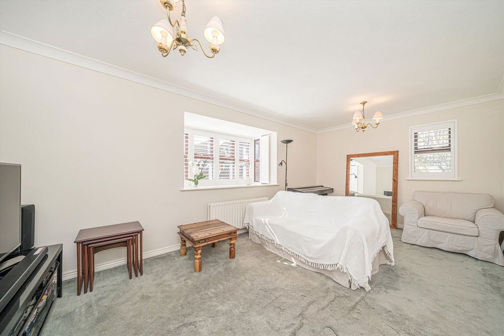 Property photo 3 of 6