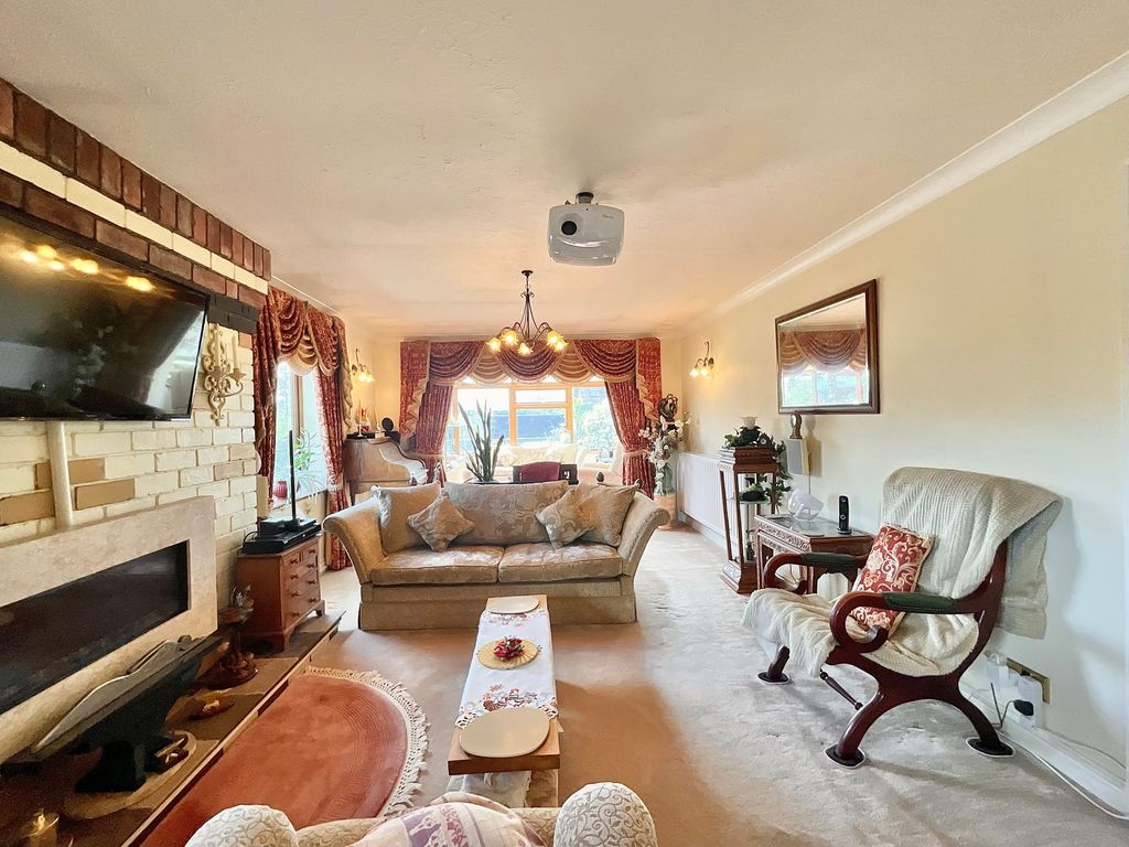 Property photo 2 of 25