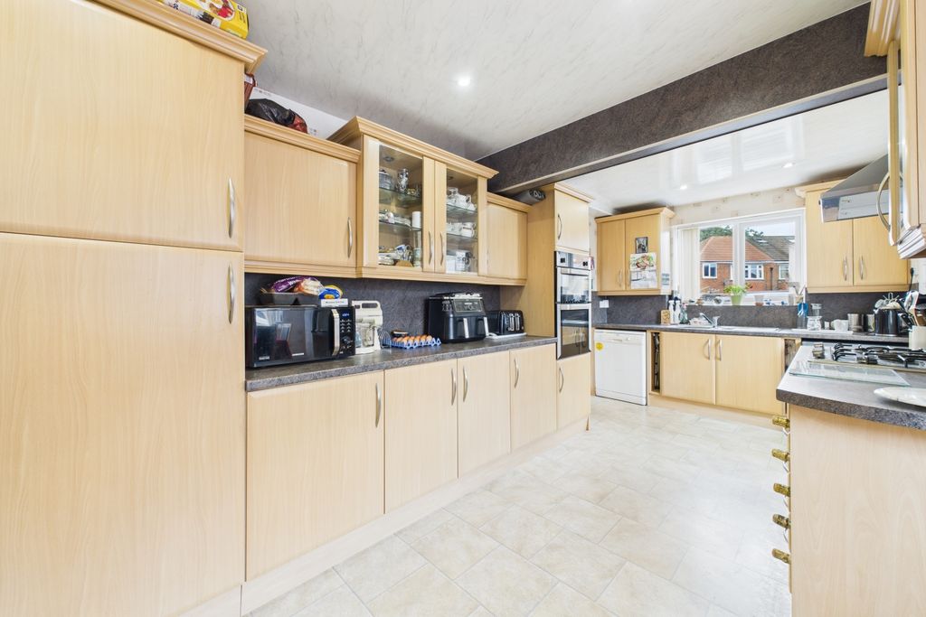 Property photo 2 of 17 Danum Road - Kitchen Diner