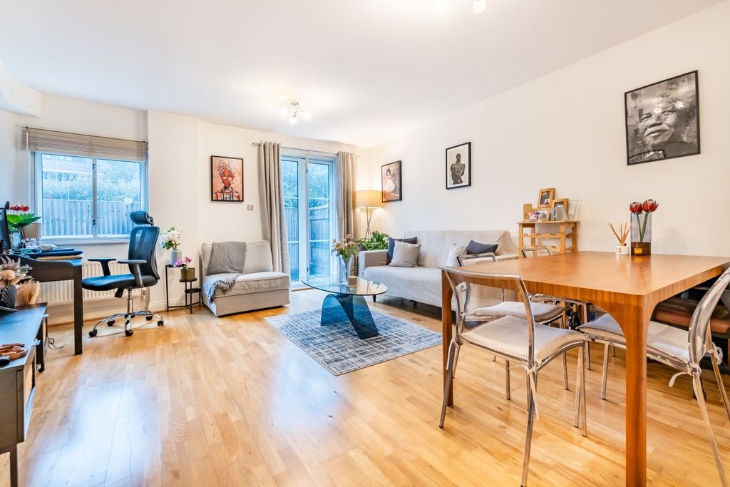 Property photo 1 of 10 Receptiob