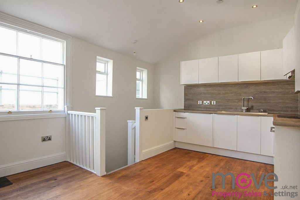 Property photo 2 of 6 Photo 5