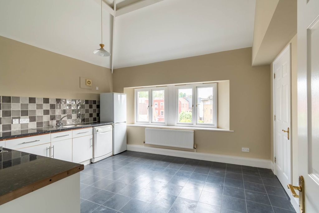 Property photo 2 of 29